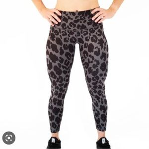FLEO EL TORO 25” gray leopard / cheetah leggings - Fleo leggings